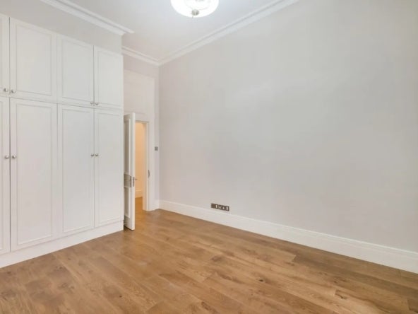 Flat Kensington Gore in City of Westminster