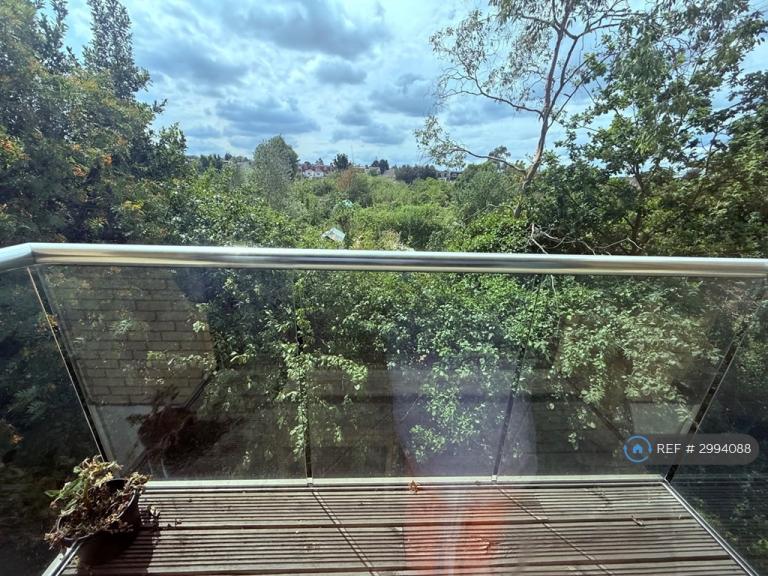 Flat Granville Road in Greater London