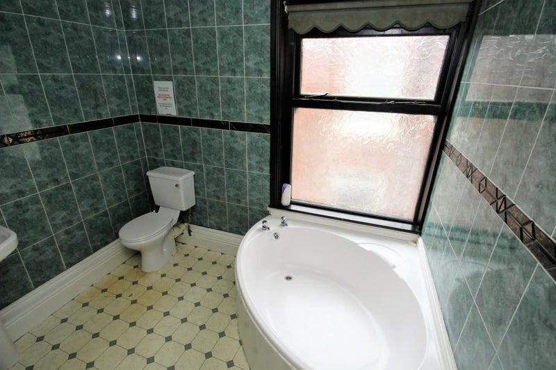Room Holmes Court in Preston