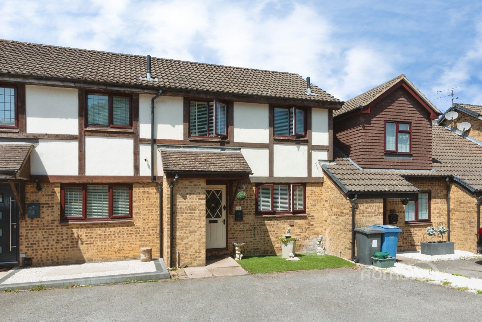 House Morley Close in Hart