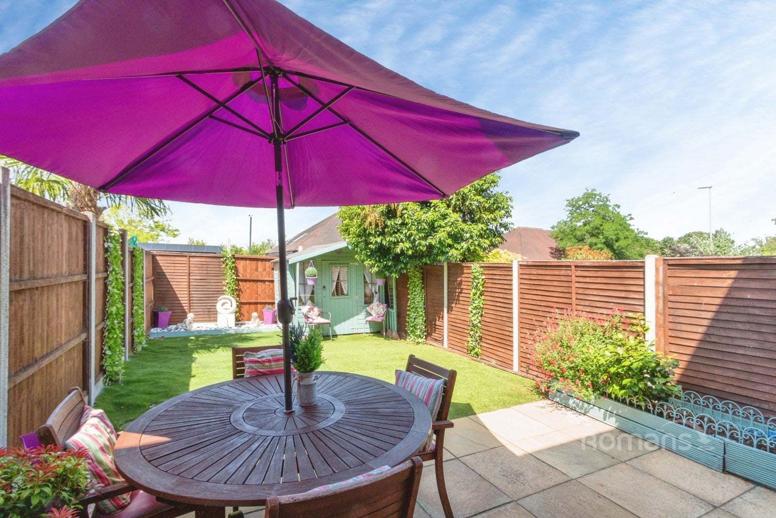House Morley Close in Hart