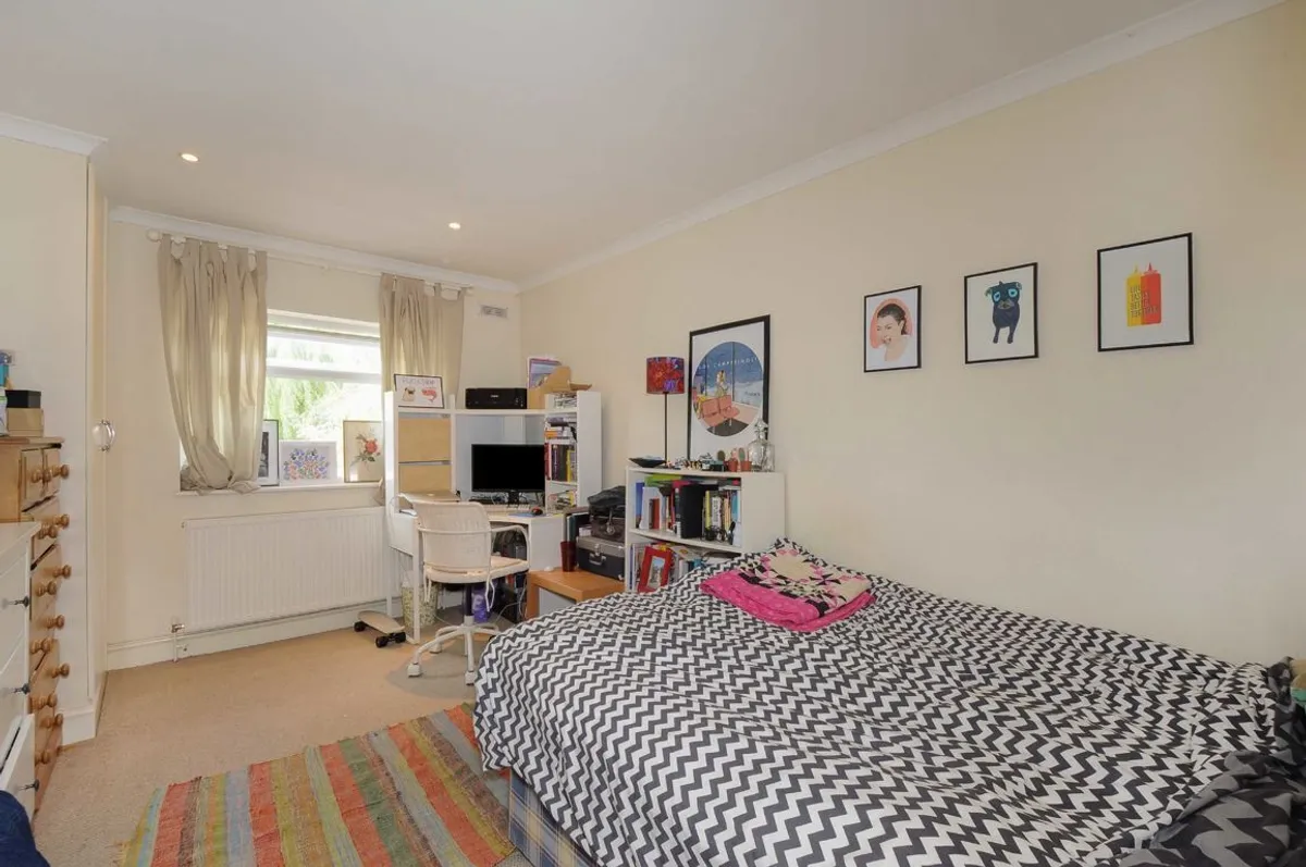 Flat Sunnyhill Road in Greater London