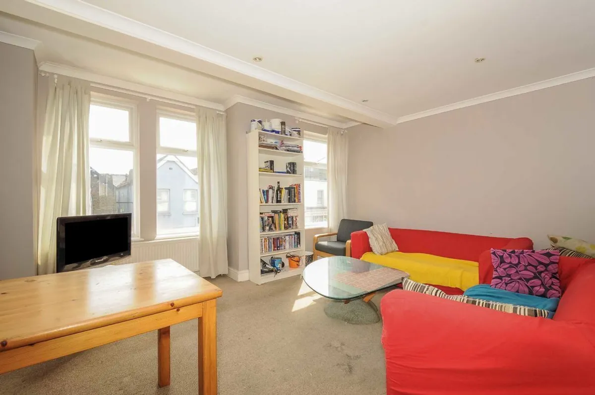 Flat Sunnyhill Road in Greater London