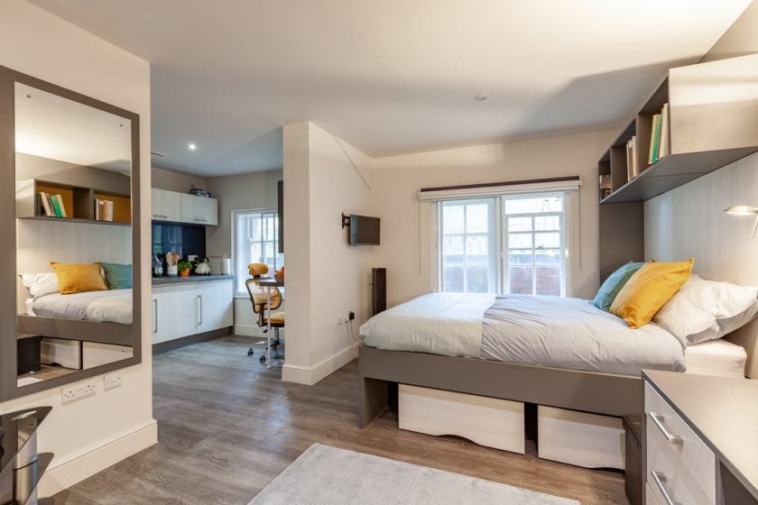 Room Princess Way in Swansea