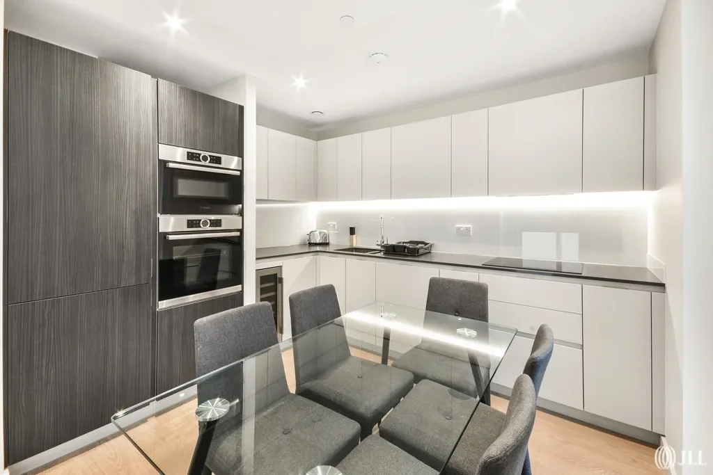 Flat Blackstock Mews in Greater London