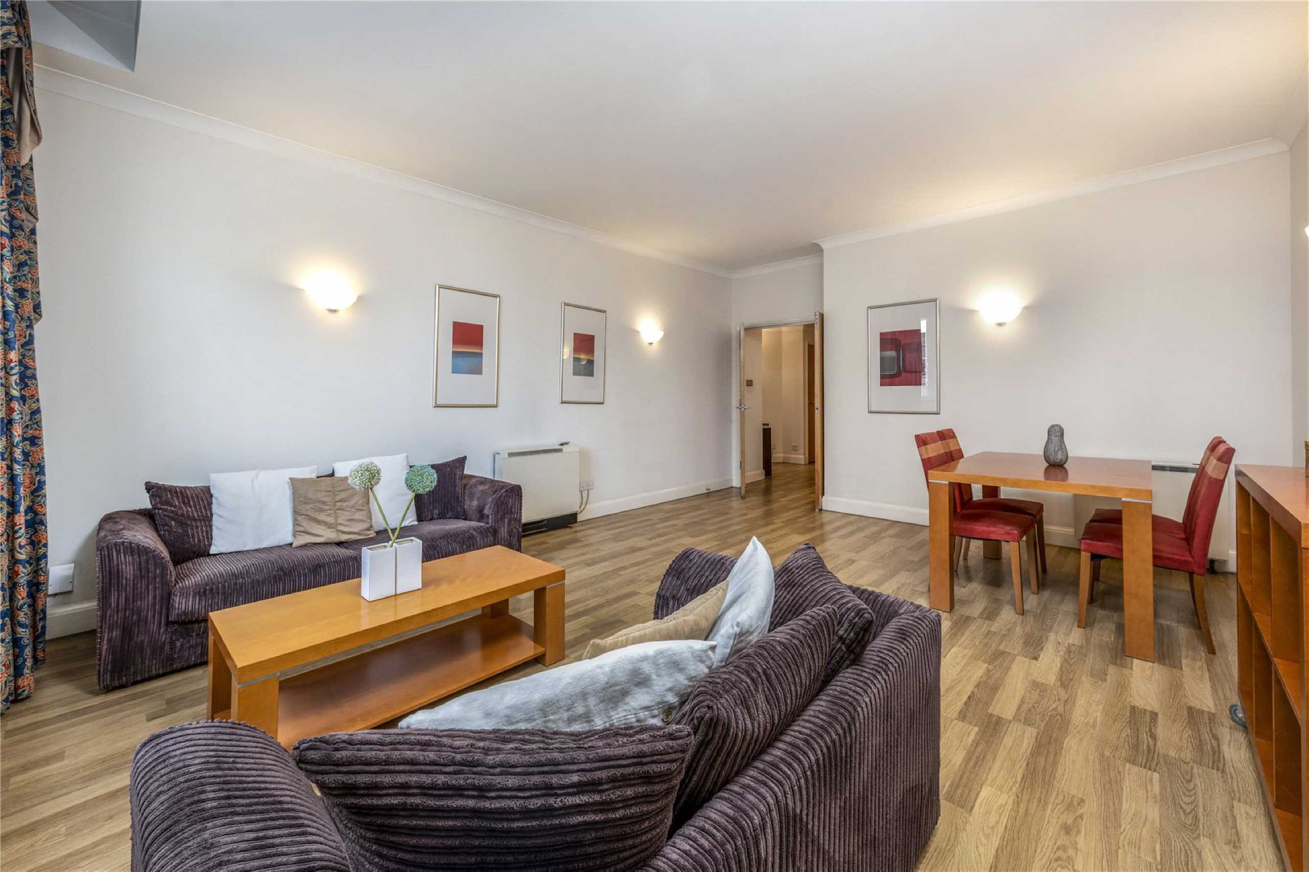 Flat Belvedere Road in Greater London