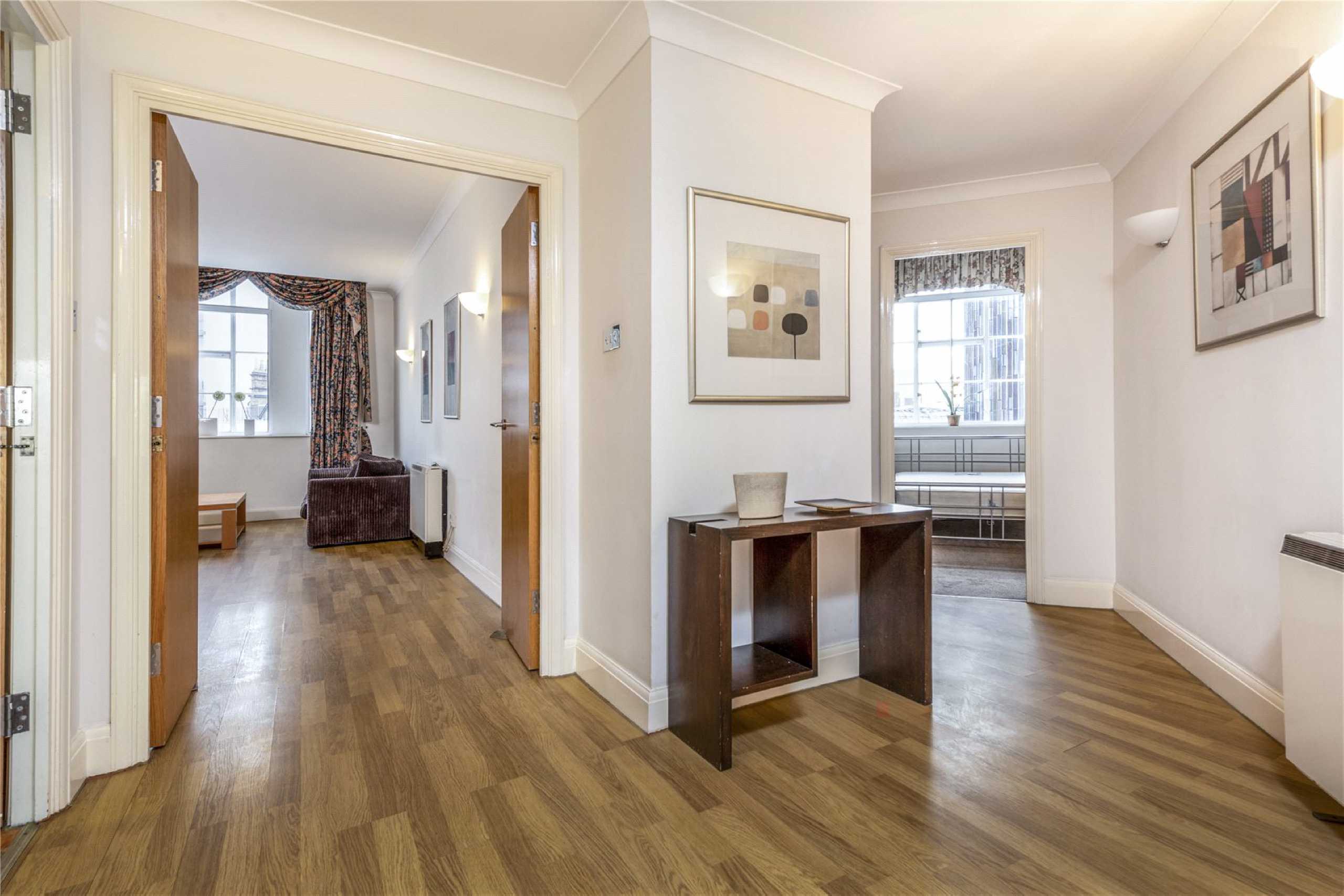 Flat Belvedere Road in Greater London