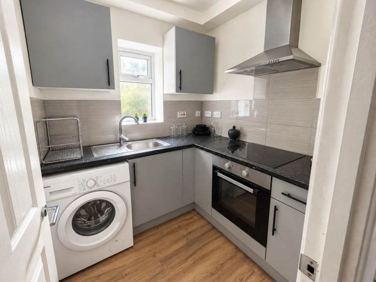 Flat Beckenham Road in Greater London