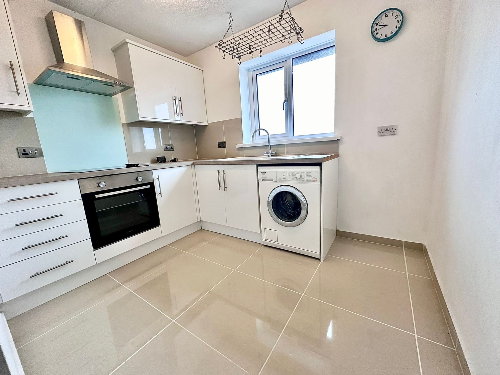 Flat Cotswold Close in Newport
