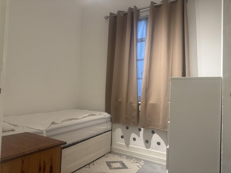 Flat Kensington High Street in Greater London