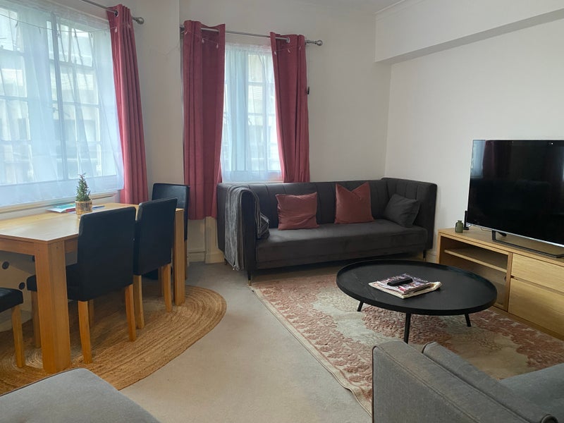 Flat Kensington High Street in Greater London
