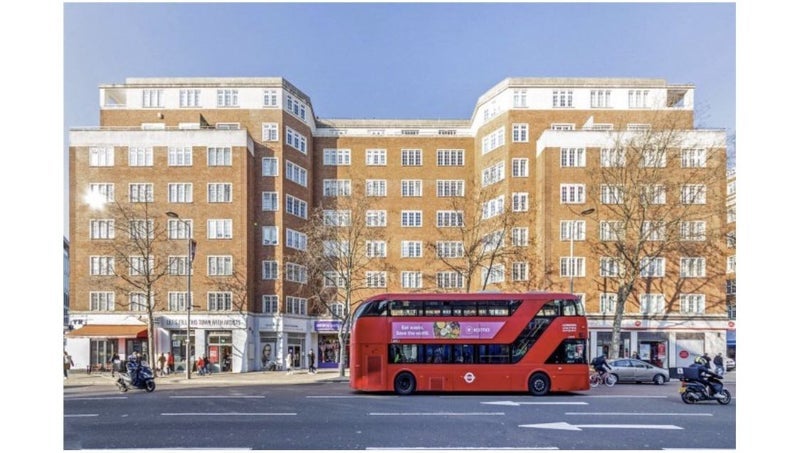 Flat Kensington High Street in Greater London