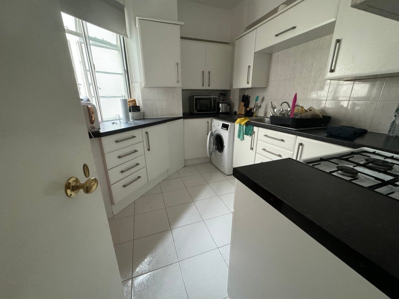 Flat Kensington High Street in Greater London