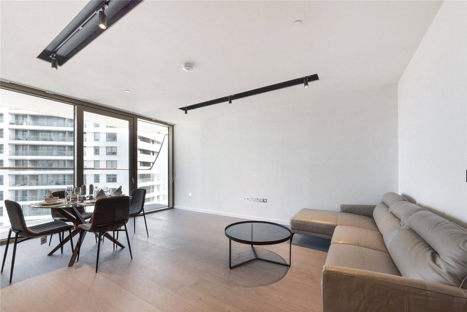 Flat Park Drive in Greater London