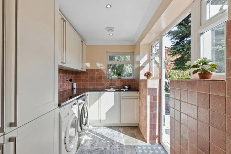House Birch Road in Finchampstead