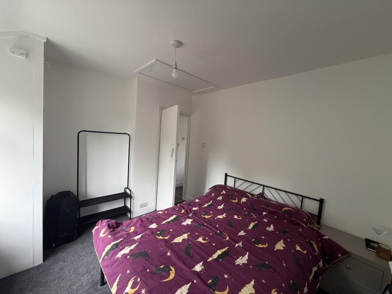 Room Holborn Avenue in Coventry