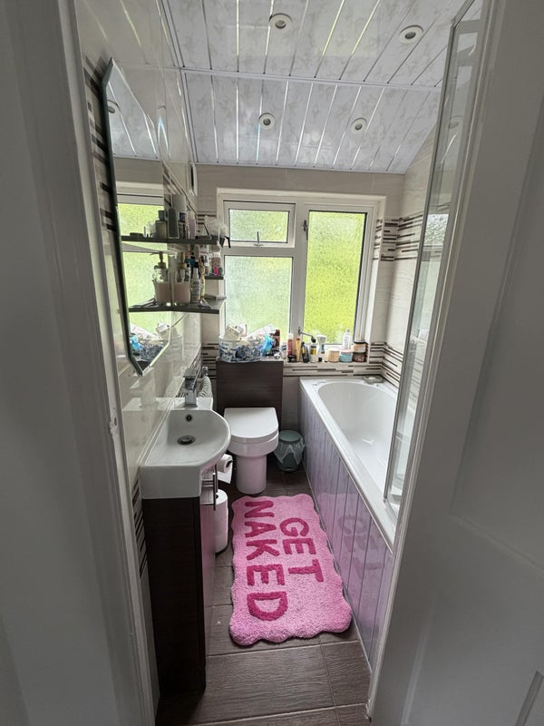 Room Holborn Avenue in Coventry