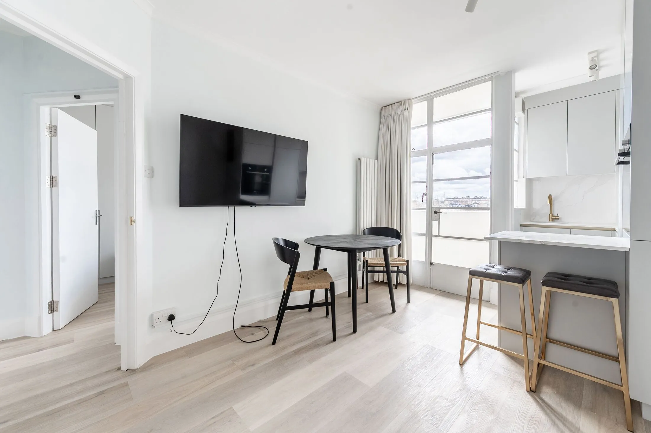 Flat Sloane Avenue in Greater London