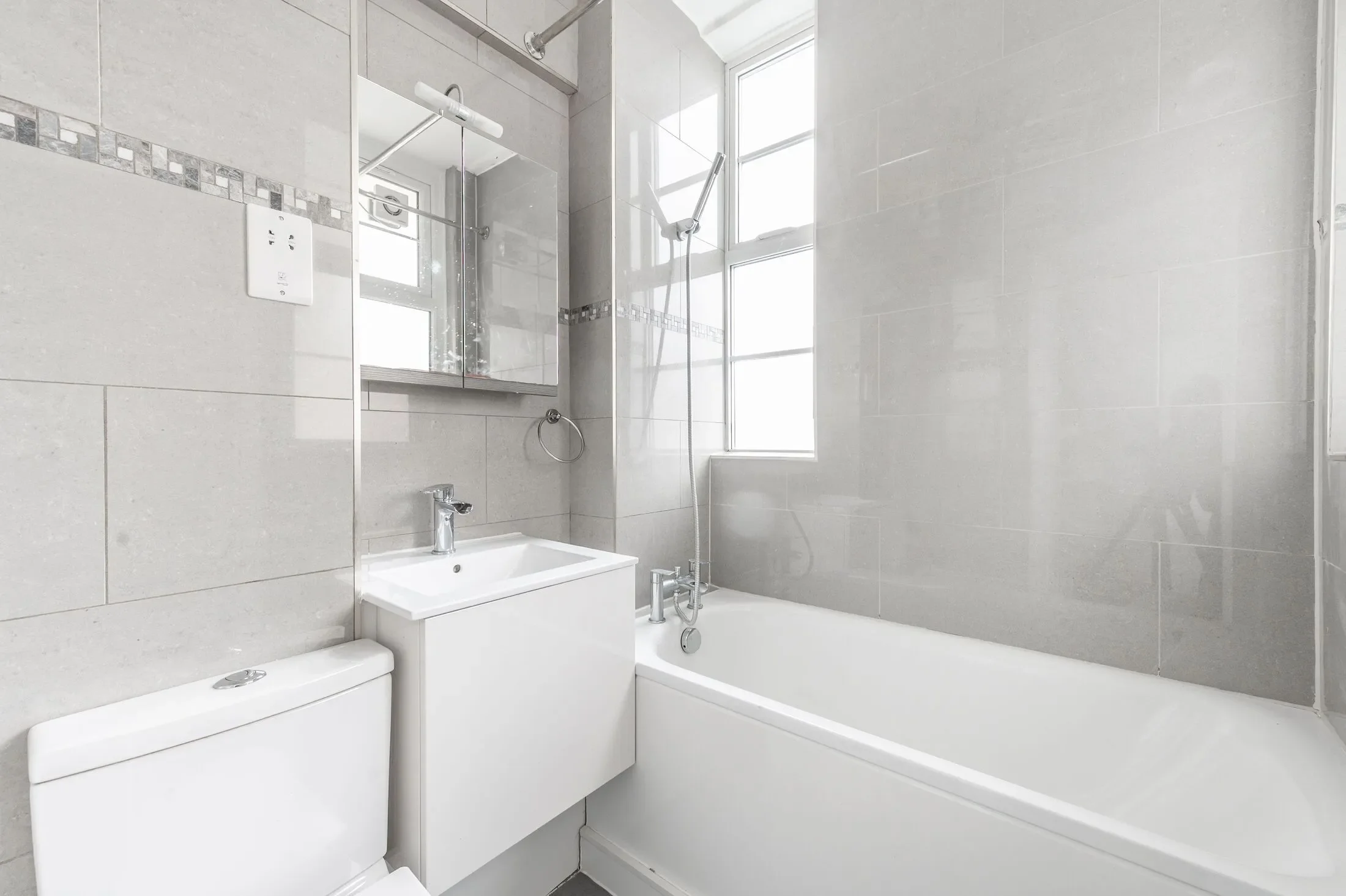 Flat Sloane Avenue in Greater London