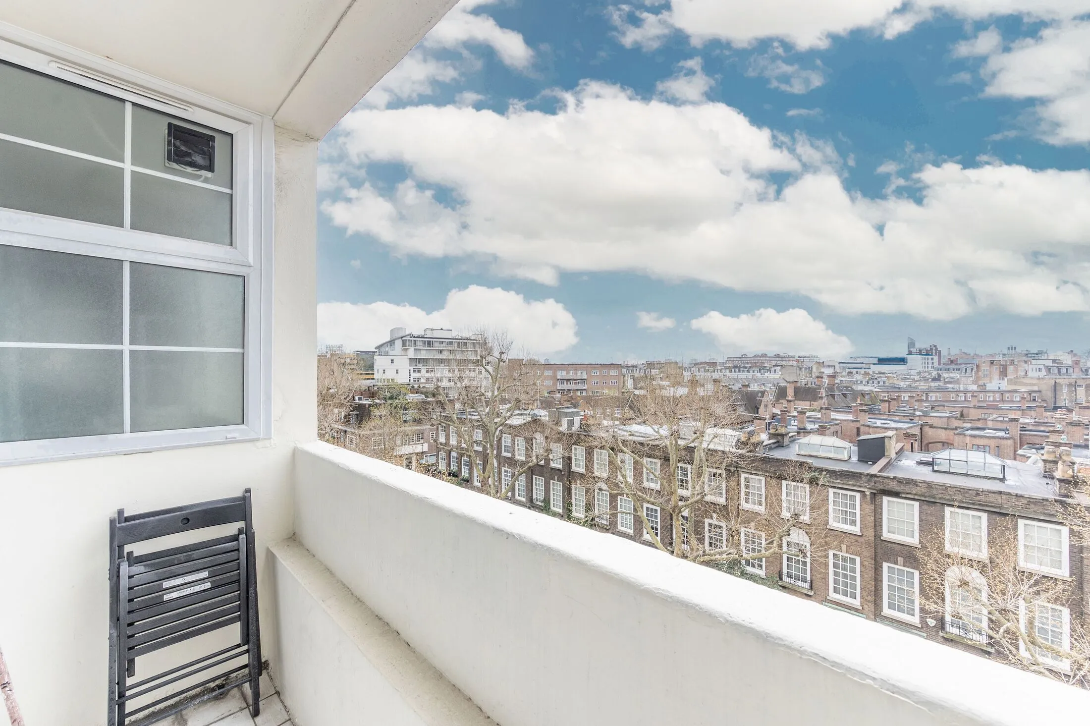 Flat Sloane Avenue in Greater London