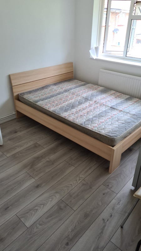 Room Gales Drive in Crawley