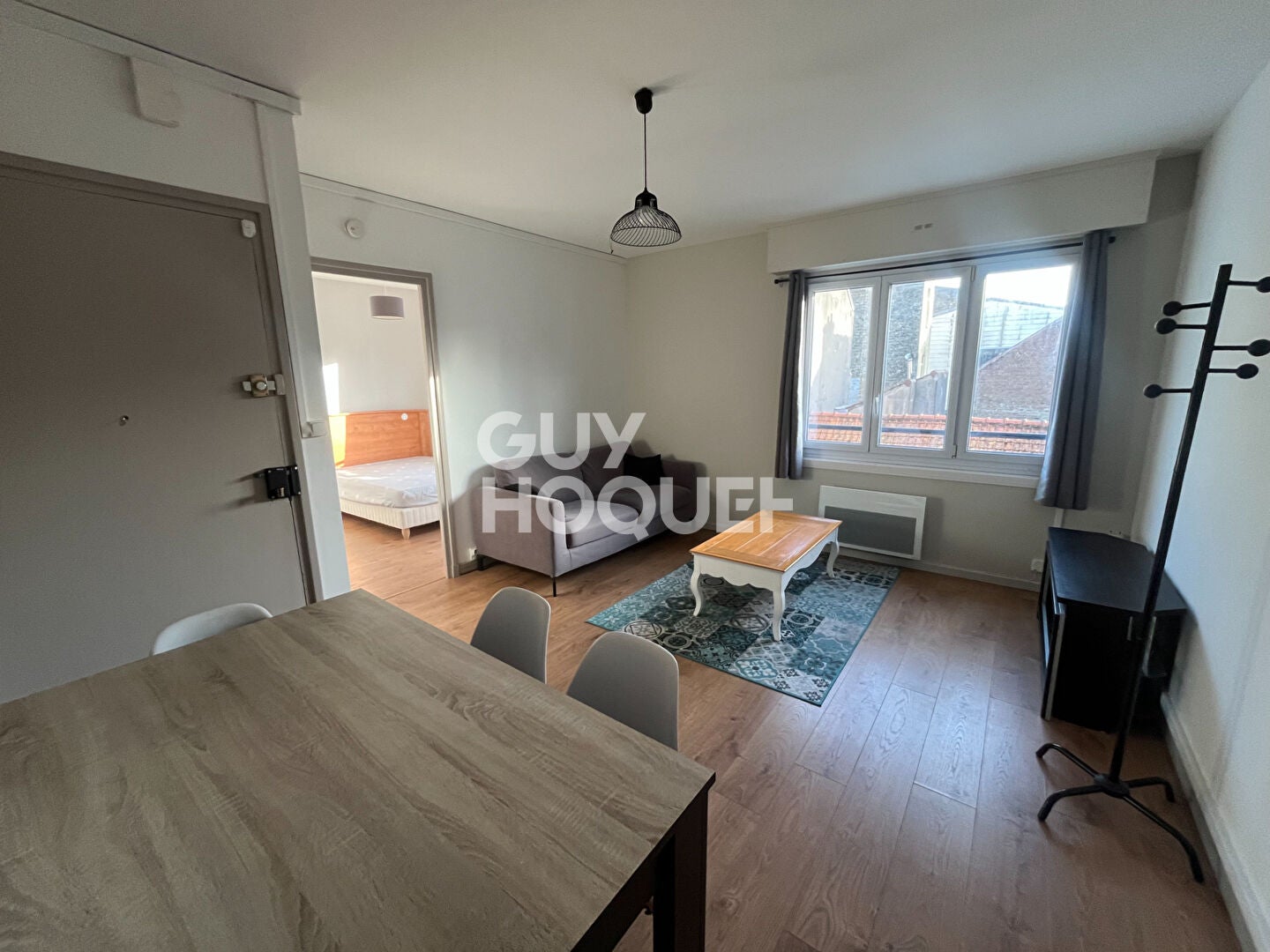 Flat Boulevard Jacquard in Calais