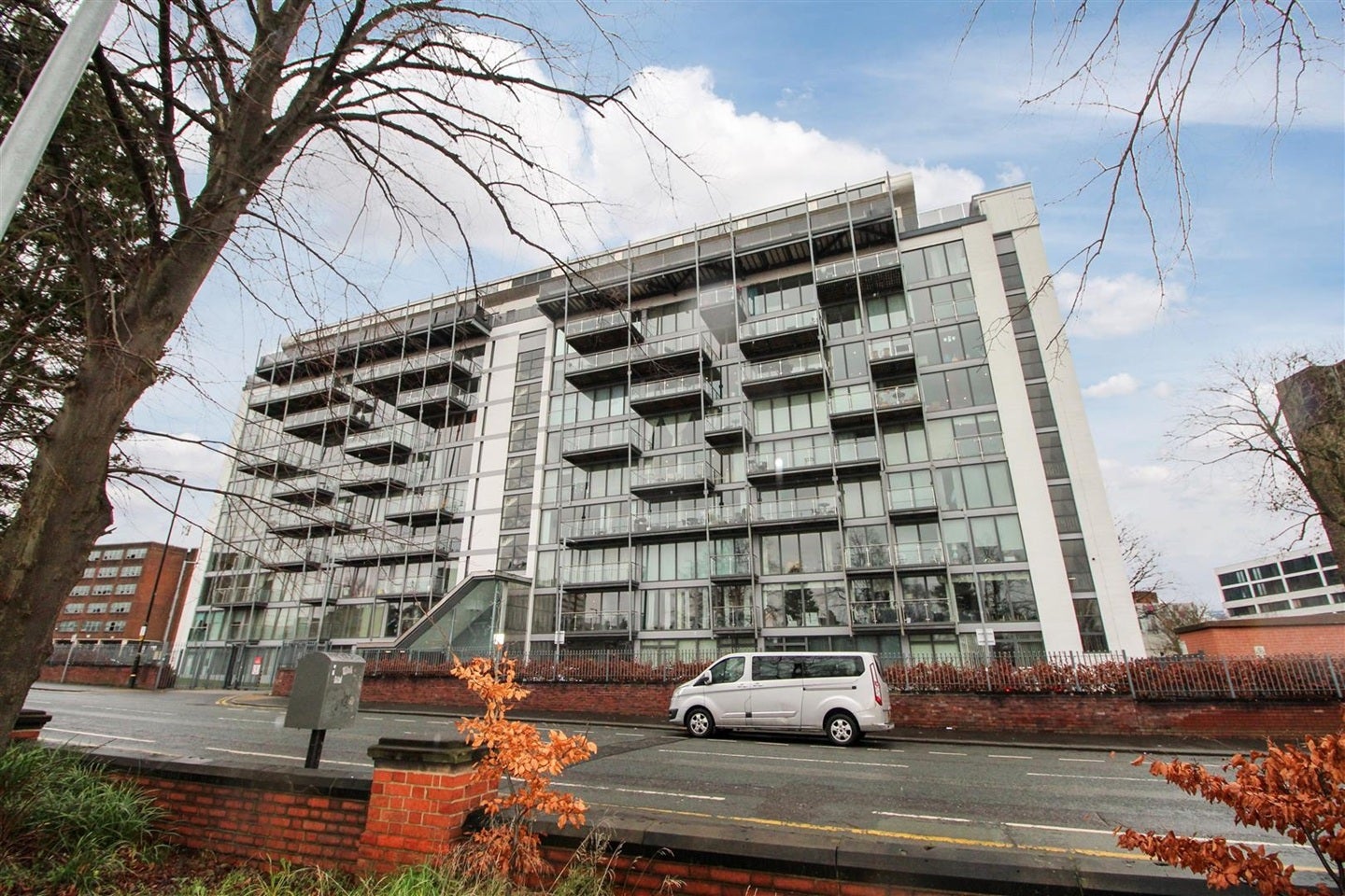 Flat Warwick Road in Manchester