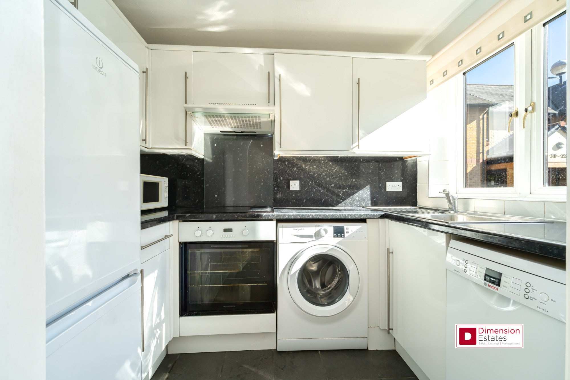 Flat Morris Court in Greater London