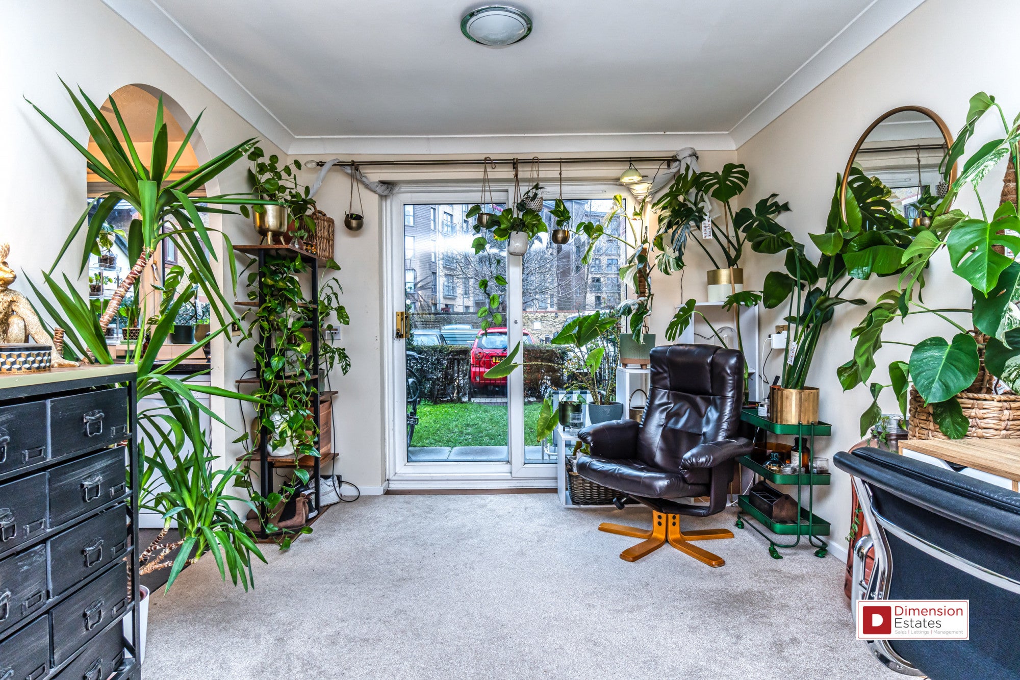 Flat Morris Court in Greater London