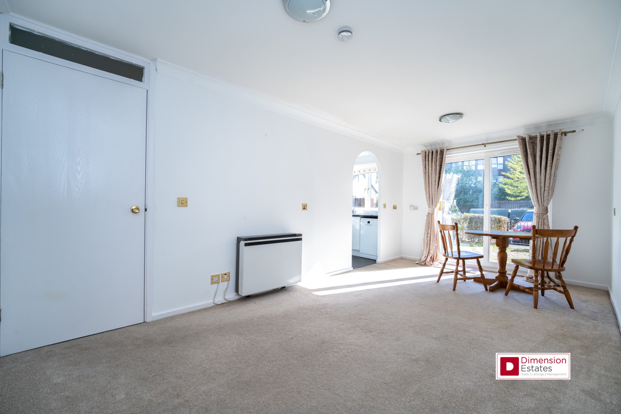 Flat Morris Court in Greater London