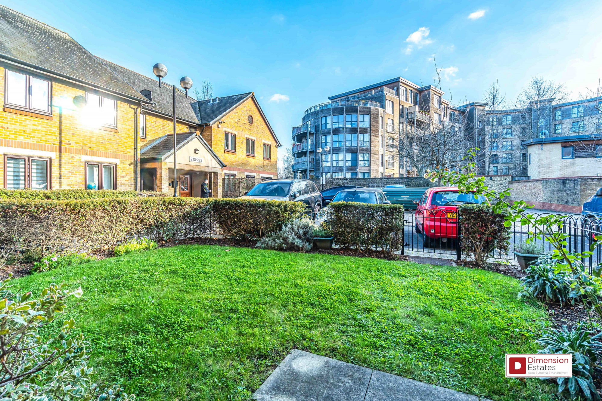 Flat Morris Court in Greater London