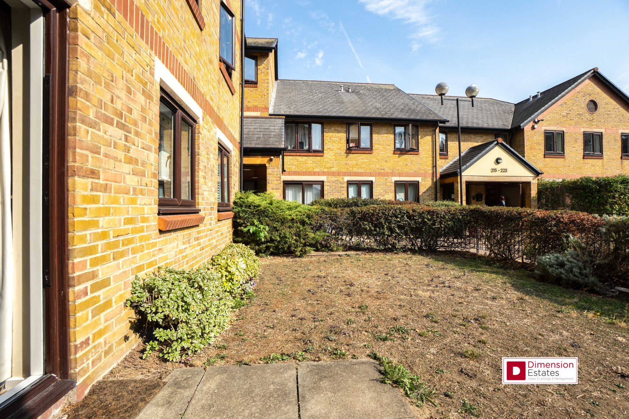 Flat Morris Court in Greater London