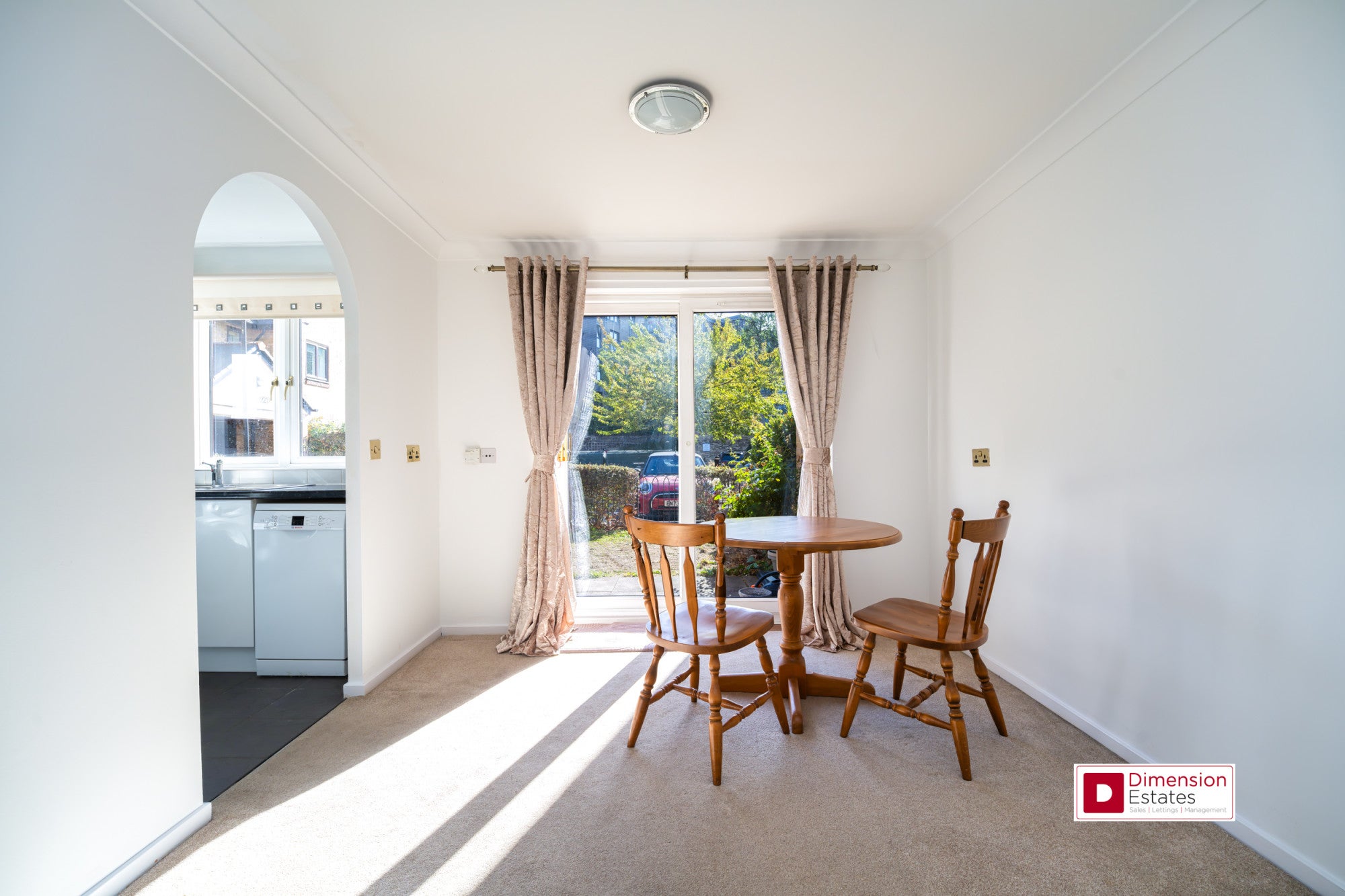 Flat Morris Court in Greater London