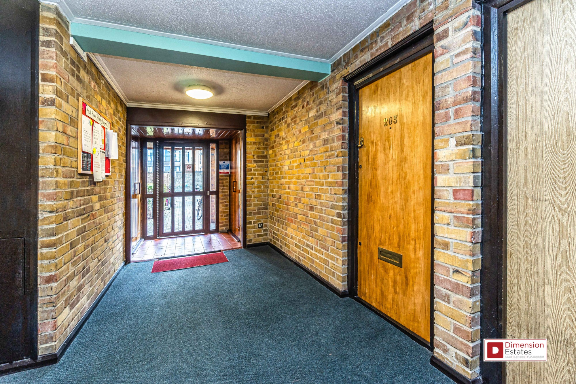 Flat Morris Court in Greater London