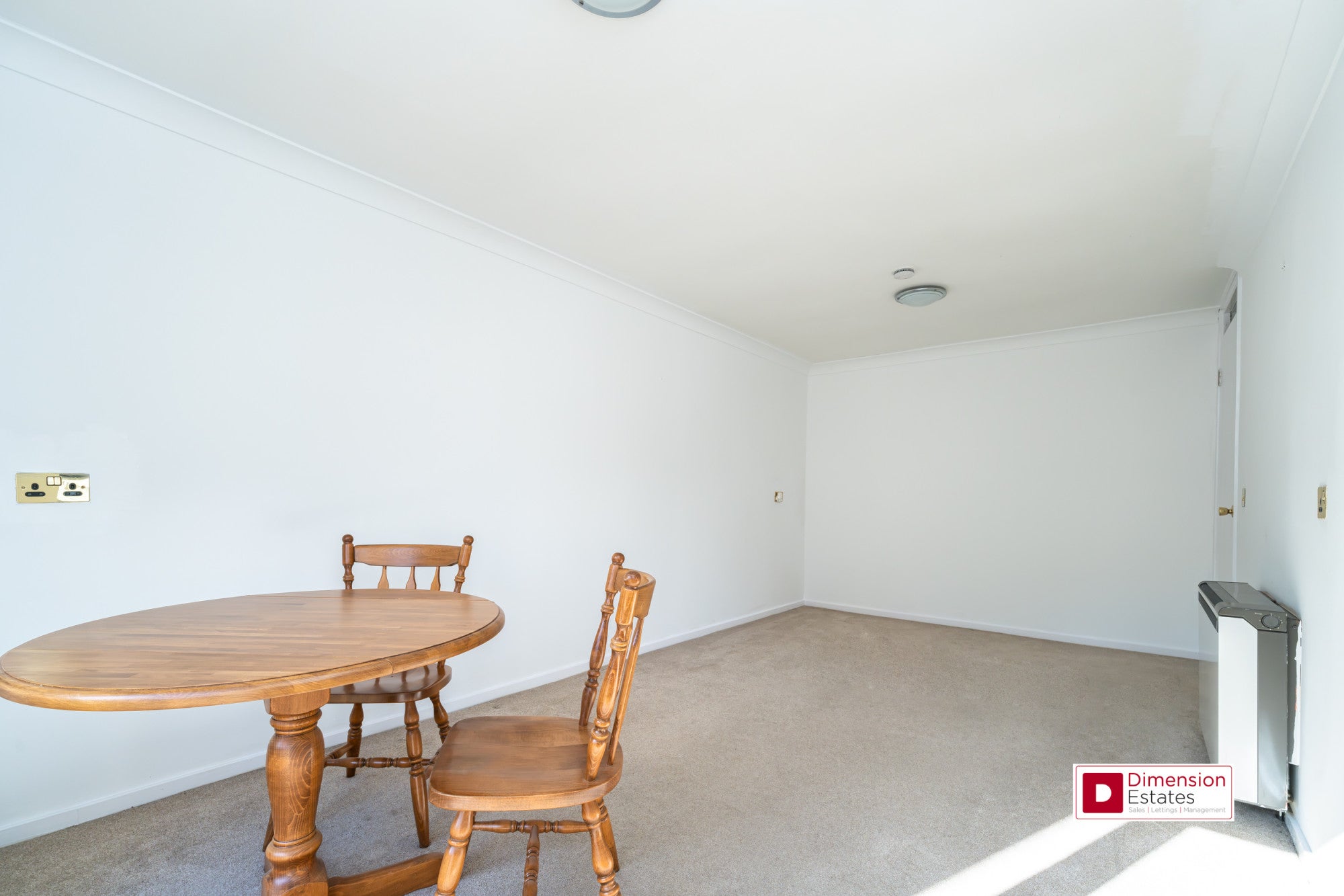 Flat Morris Court in Greater London