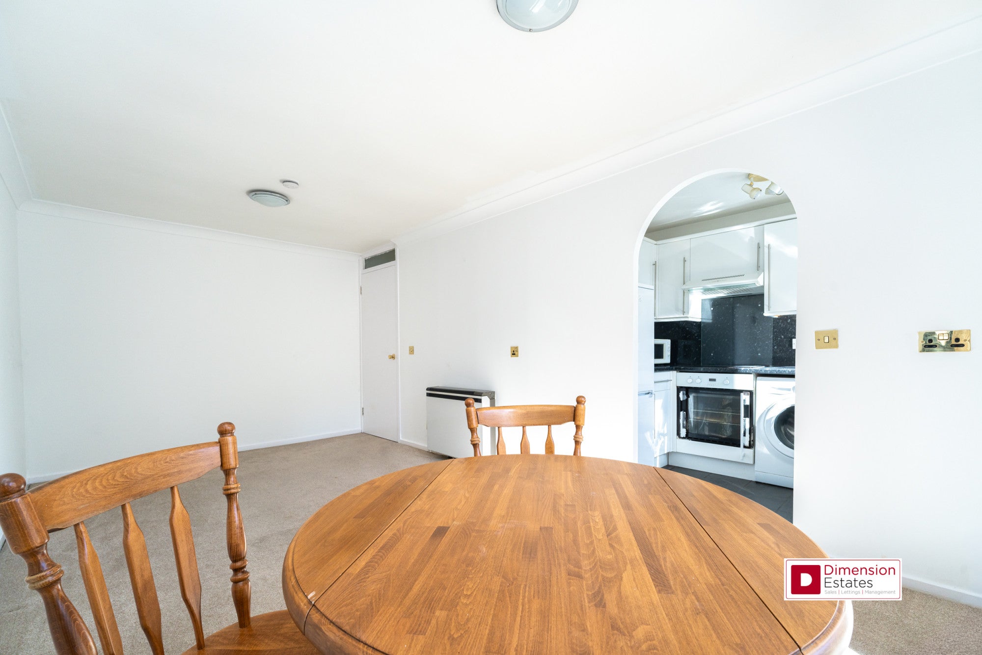 Flat Morris Court in Greater London