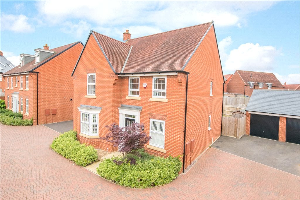 House Threads Lane in Buckingham