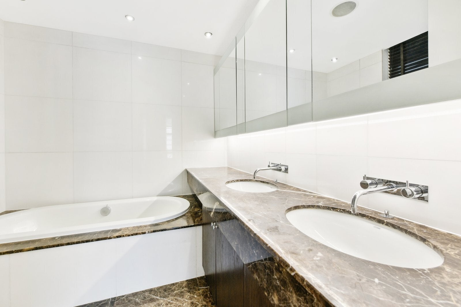 Flat Lowndes Street in City of Westminster