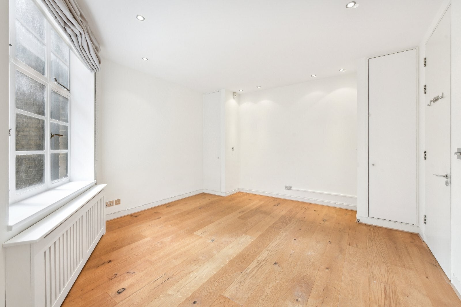 Flat Lowndes Street in City of Westminster