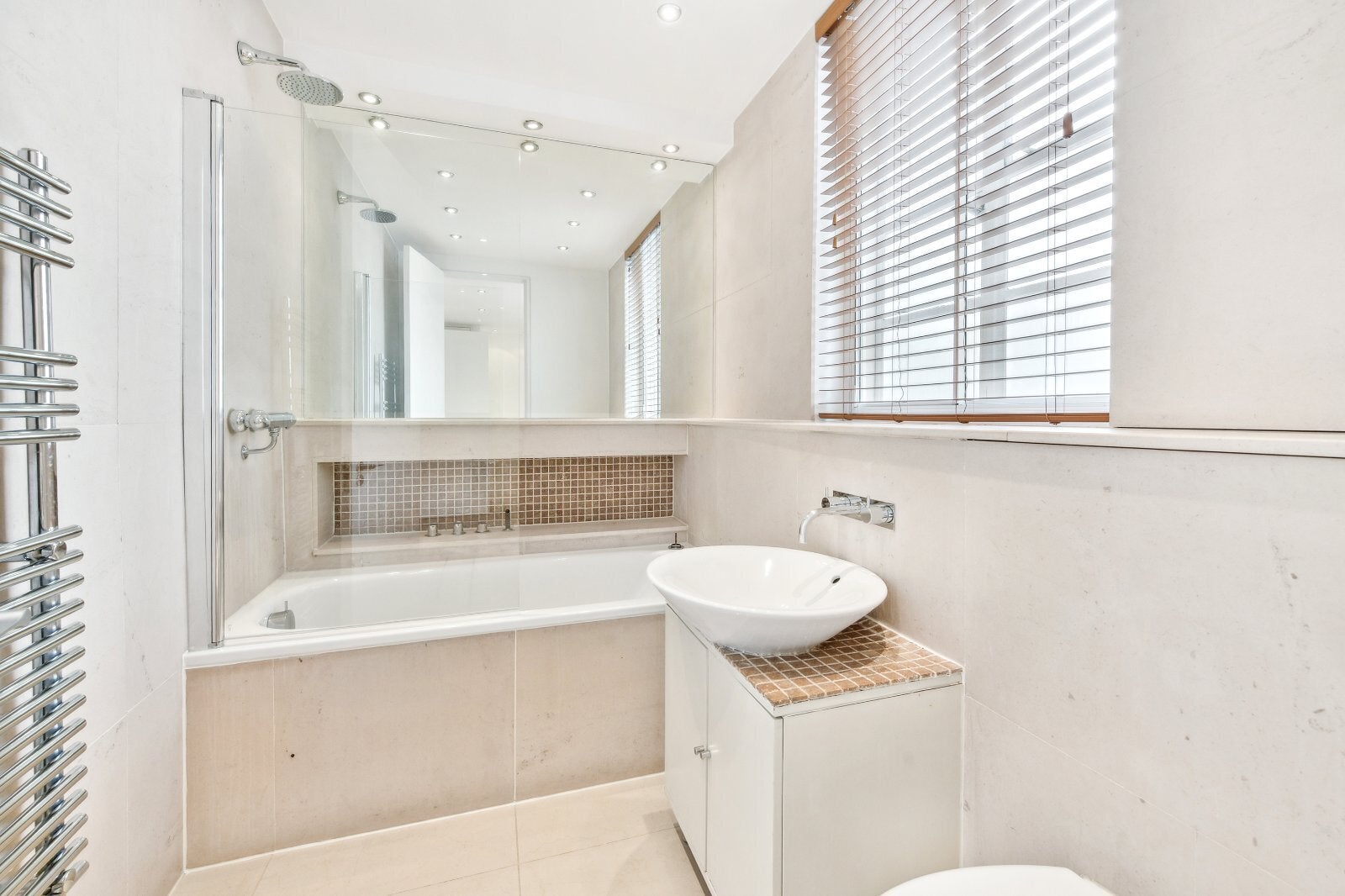 Flat Lowndes Street in City of Westminster
