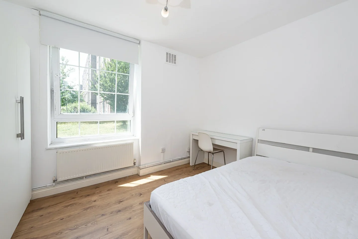 Flat Law Street in Greater London