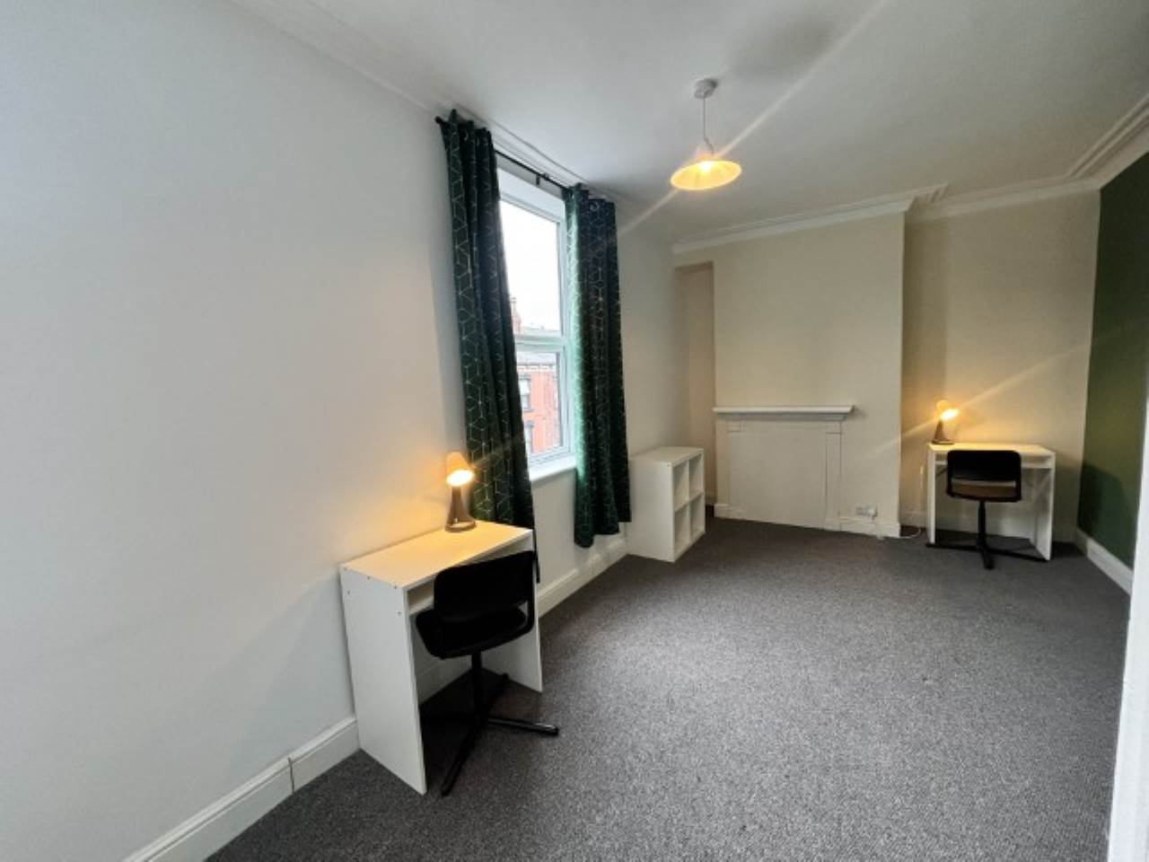 Room Aberdeen Drive in Leeds