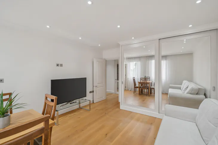 Flat Ebury Street in City of Westminster