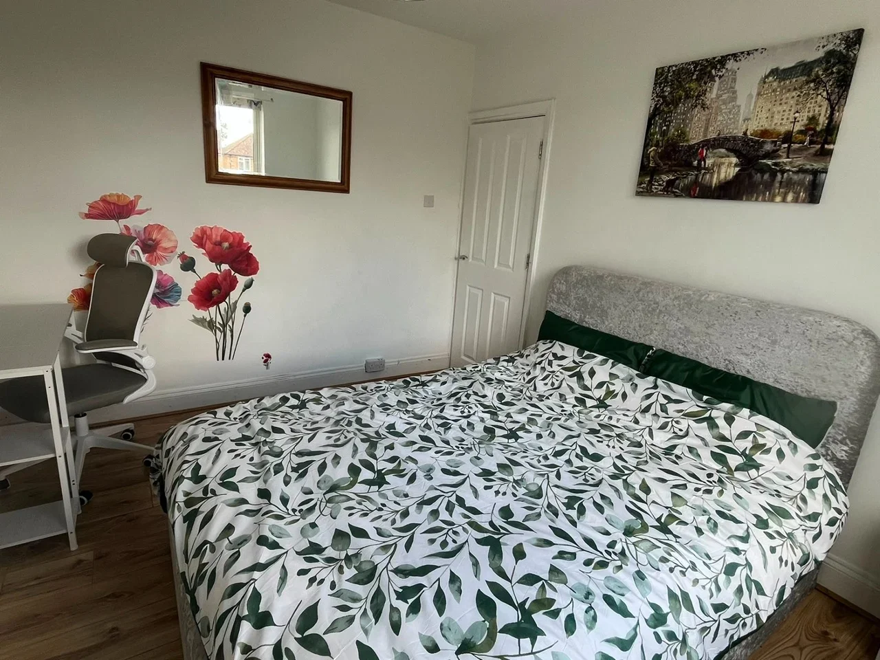 Room Cottimore Crescent in Elmbridge