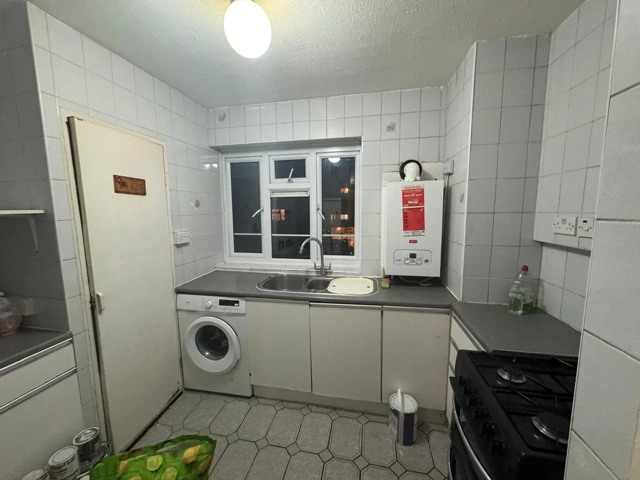 Flat Suffolk Court in Greater London