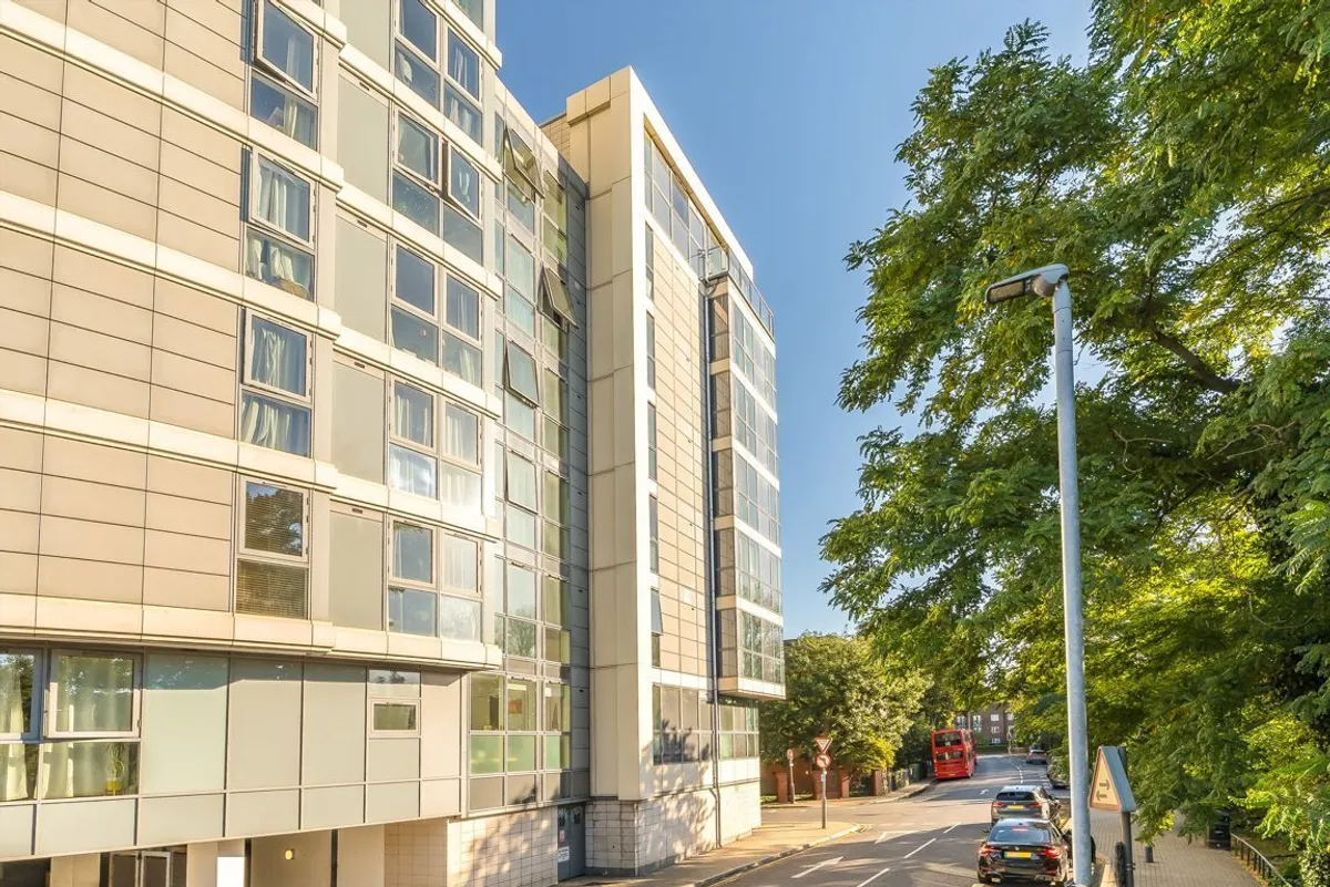 Flat Southside Shopping Centre in Greater London