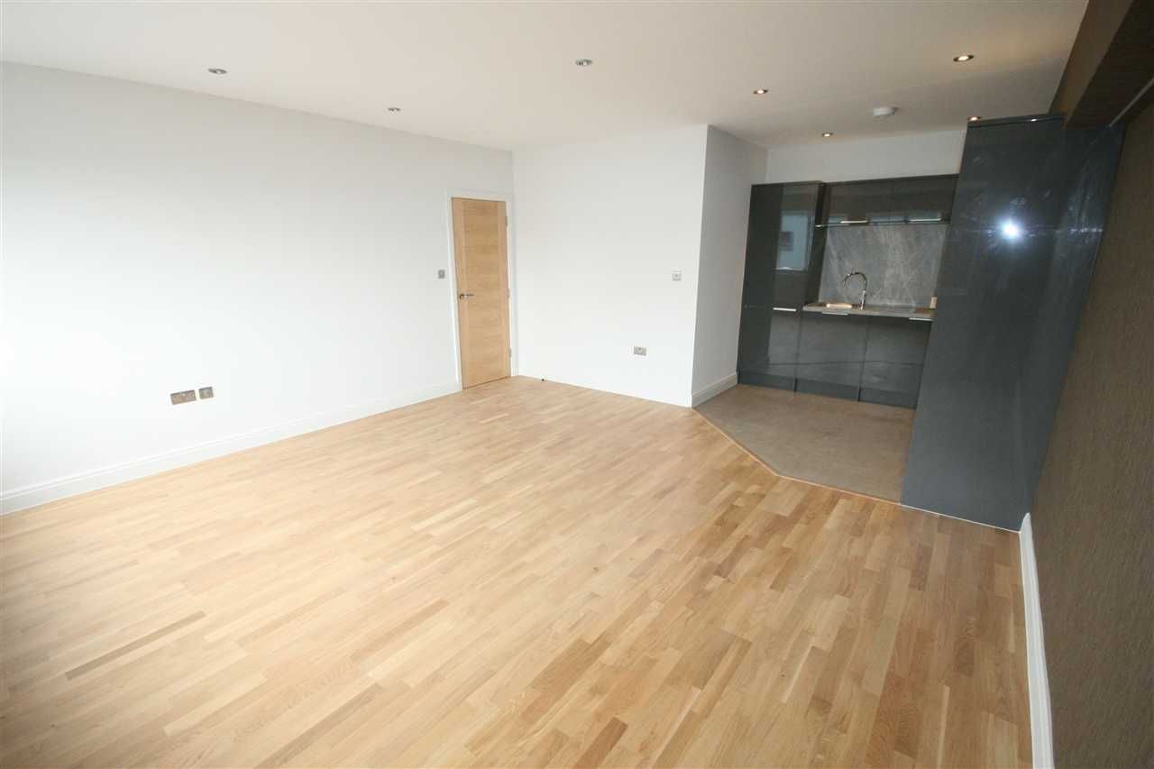 Flat Mount Pleasant in Greater London