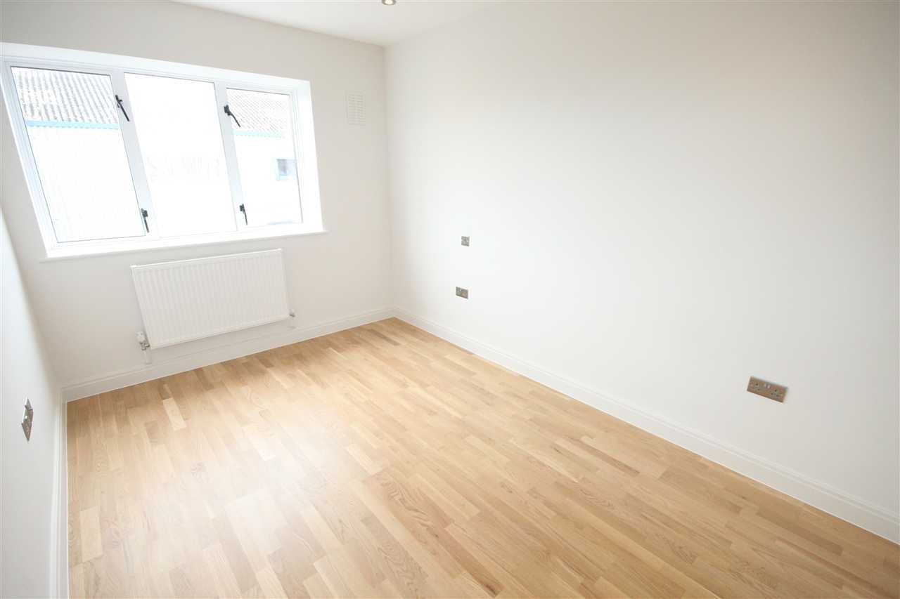 Flat Mount Pleasant in Greater London