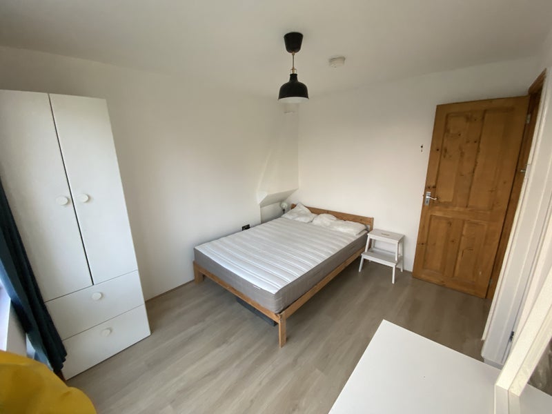 Flat Gloucester Road in Greater London