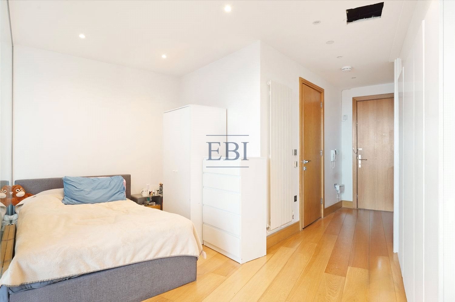 Flat Crossharbour Plaza in Greater London